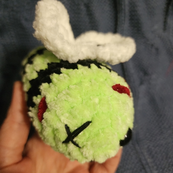 Crocheted Zom-Bee - Picture 3 of 5